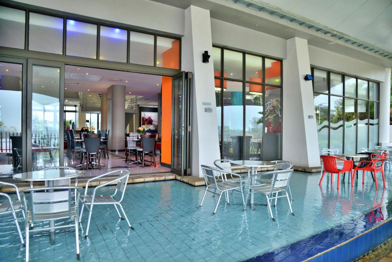 Bon Hotel Waterfront Ричардс-Бей Экстерьер фото